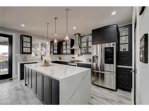 22345 Allen Road, Mount Brydges, ON - Indoor Photo Showing Kitchen With Upgraded Kitchen