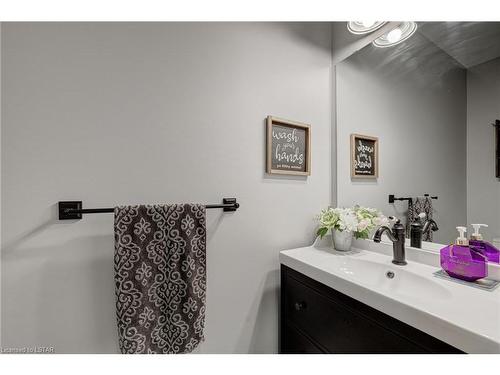 22345 Allen Road, Mount Brydges, ON - Indoor Photo Showing Bathroom
