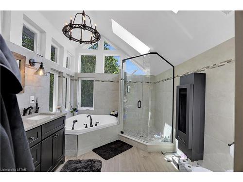434825 Zorra Line, Beachville, ON - Indoor Photo Showing Bathroom