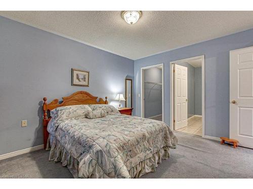 17-1337 Commissioners Road W, London, ON - Indoor Photo Showing Bedroom