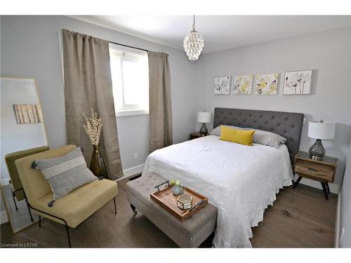 44 Elizabeth Crescent, Belleville, ON - Indoor Photo Showing Bedroom