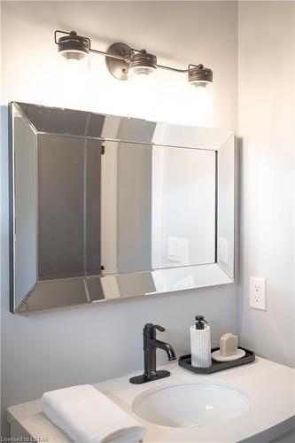 44 Elizabeth Crescent, Belleville, ON - Indoor Photo Showing Bathroom