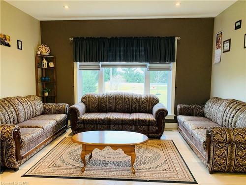 53672 Heritage Line, Aylmer, ON - Indoor Photo Showing Living Room