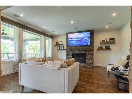 1165 Cranbrook Road, London, ON - Indoor Photo Showing Living Room With Fireplace