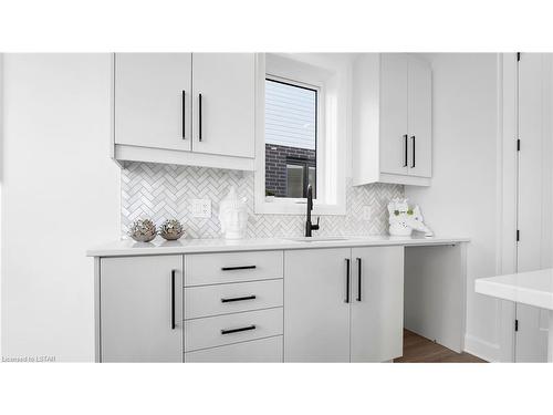 34 Lucas Road, St. Thomas, ON - Indoor Photo Showing Kitchen