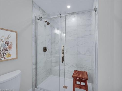 6659 Royal Magnolia Avenue, London, ON - Indoor Photo Showing Bathroom