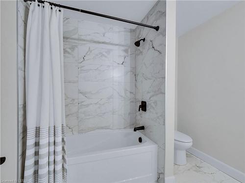 6659 Royal Magnolia Avenue, London, ON - Indoor Photo Showing Bathroom