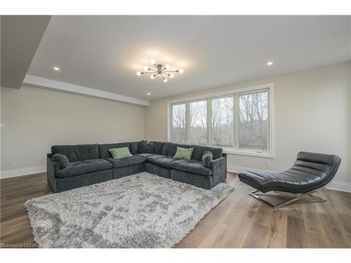 597 Creekview Chase, London, ON - Indoor Photo Showing Living Room