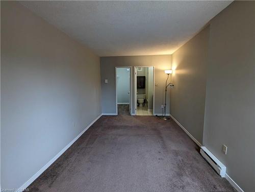 102-549 Ridout Street N, London, ON - Indoor Photo Showing Other Room