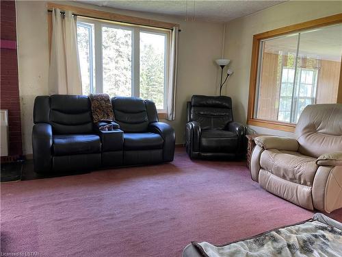 2442 Highway 520, Burk'S Falls, ON - Indoor Photo Showing Living Room