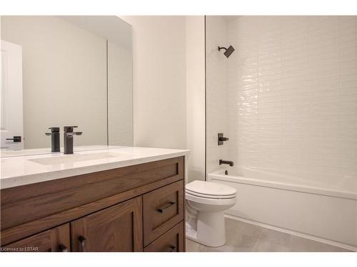 530 Regent Street, Mount Brydges, ON - Indoor Photo Showing Bathroom
