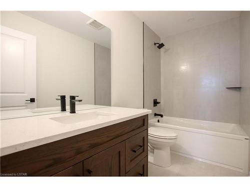 530 Regent Street, Mount Brydges, ON - Indoor Photo Showing Bathroom