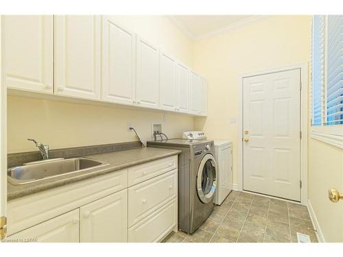 122 Northumberland Road, London, ON - Indoor Photo Showing Laundry Room