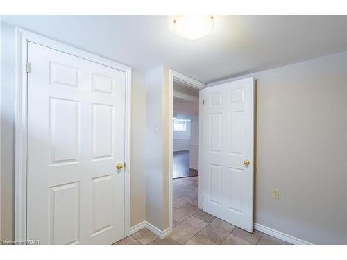415 Hudson Drive, London, ON - Indoor Photo Showing Other Room