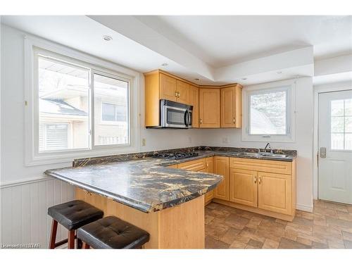 415 Hudson Drive, London, ON - Indoor Photo Showing Kitchen