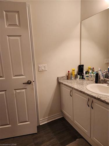 632 Mcgill Lane, Woodstock, ON - Indoor Photo Showing Bathroom