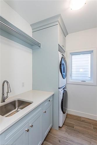 96 The Promenade, Port Stanley, ON - Indoor Photo Showing Laundry Room