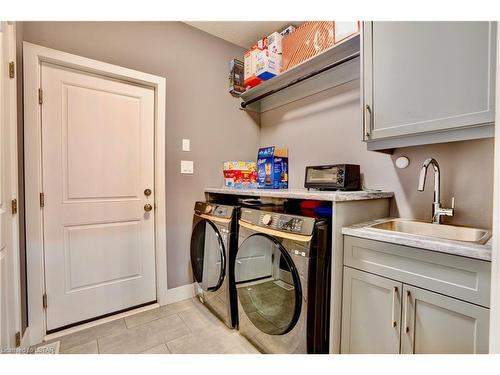 297 Nancy Street, Dutton, ON - Indoor Photo Showing Laundry Room