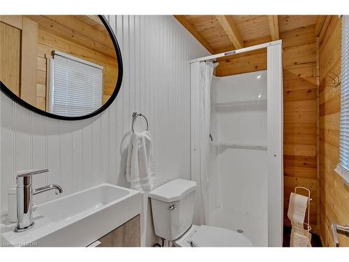 21 Oriole Road, Fenelon Falls, ON - Indoor Photo Showing Bathroom