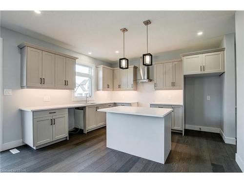 92 Aspen Circle, Thorndale, ON - Indoor Photo Showing Kitchen With Upgraded Kitchen