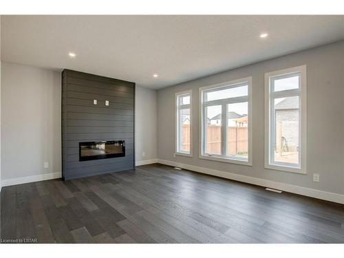 92 Aspen Circle, Thorndale, ON - Indoor With Fireplace