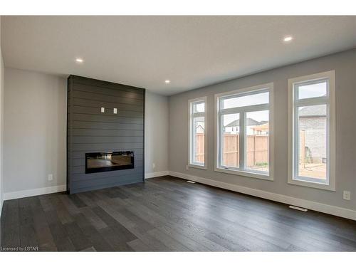 92 Aspen Circle, Thorndale, ON - Indoor With Fireplace