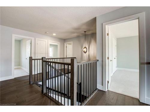 92 Aspen Circle, Thorndale, ON - Indoor Photo Showing Other Room