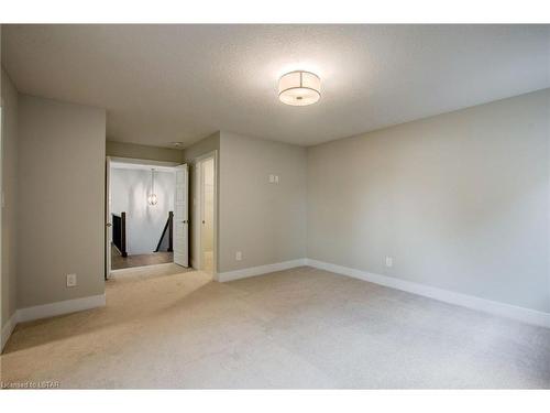 92 Aspen Circle, Thorndale, ON - Indoor Photo Showing Other Room