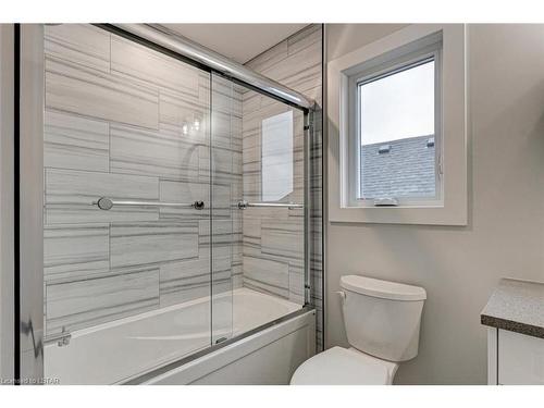 129 Aspen Circle, Thorndale, ON - Indoor Photo Showing Bathroom