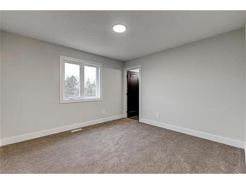129 Aspen Circle, Thorndale, ON - Indoor Photo Showing Other Room