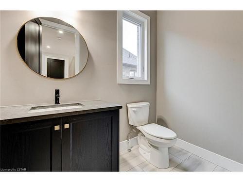 129 Aspen Circle, Thorndale, ON - Indoor Photo Showing Bathroom