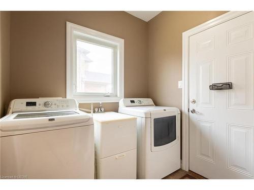2655 Tucker Court, London, ON - Indoor Photo Showing Laundry Room