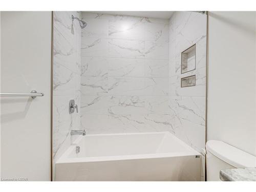 16-2261 Linkway Boulevard, London, ON - Indoor Photo Showing Bathroom