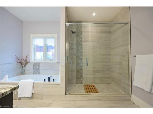 136 Woodholme Close, London, ON - Indoor Photo Showing Bathroom