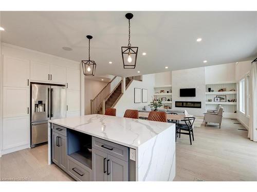 7160 Silver Creek Circle, London, ON - Indoor Photo Showing Kitchen With Upgraded Kitchen