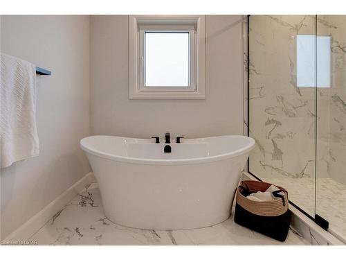 7160 Silver Creek Circle, London, ON - Indoor Photo Showing Bathroom