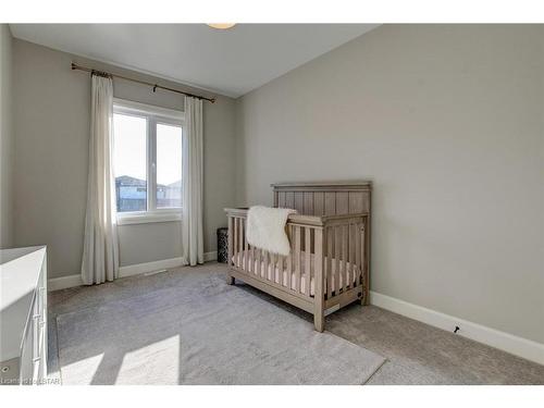 7160 Silver Creek Circle, London, ON - Indoor Photo Showing Bedroom