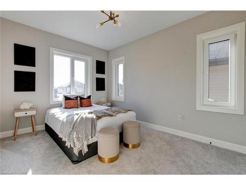 7160 Silver Creek Circle, London, ON - Indoor Photo Showing Bedroom