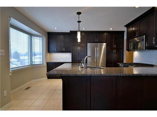 105 Dufferin Street, Belmont, ON - Indoor Photo Showing Kitchen With Upgraded Kitchen