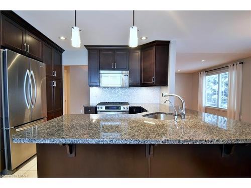 105 Dufferin Street, Belmont, ON - Indoor Photo Showing Kitchen With Upgraded Kitchen
