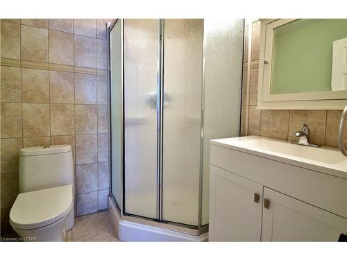 105 Dufferin Street, Belmont, ON - Indoor Photo Showing Bathroom