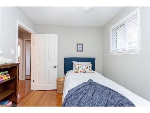 105 Dufferin Street, Belmont, ON - Indoor Photo Showing Bedroom