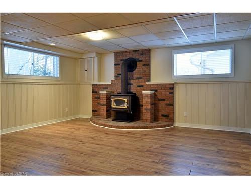 105 Dufferin Street, Belmont, ON - Indoor With Fireplace