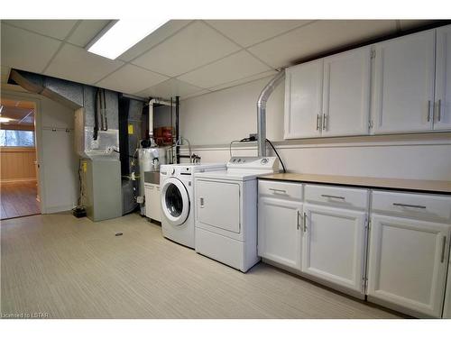 105 Dufferin Street, Belmont, ON - Indoor Photo Showing Laundry Room
