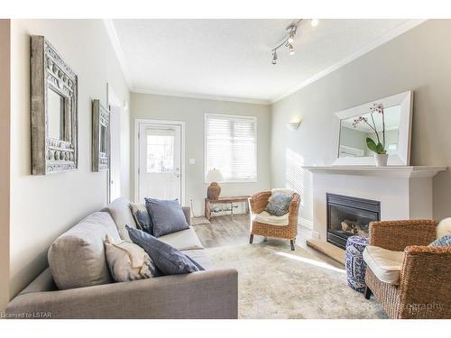 15 Rogers Avenue, London, ON - Indoor Photo Showing Living Room With Fireplace