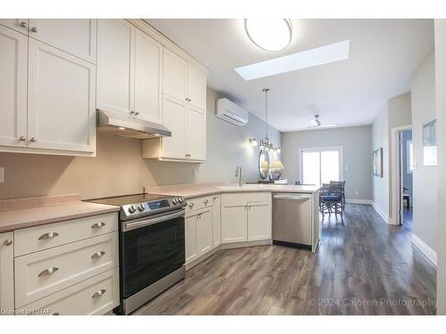 15 Rogers Avenue, London, ON - Indoor Photo Showing Kitchen With Upgraded Kitchen