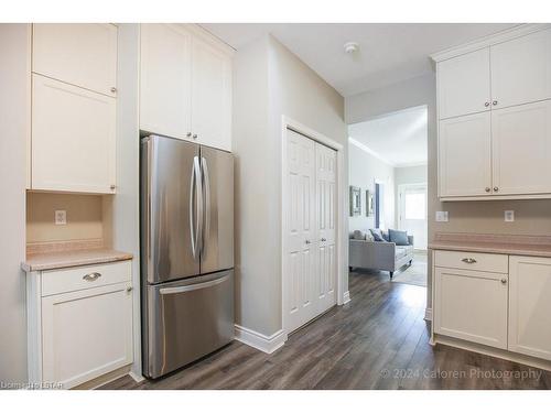 15 Rogers Avenue, London, ON - Indoor Photo Showing Kitchen