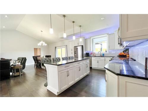 6656 Richmond Road, Aylmer, ON - Indoor Photo Showing Kitchen With Upgraded Kitchen