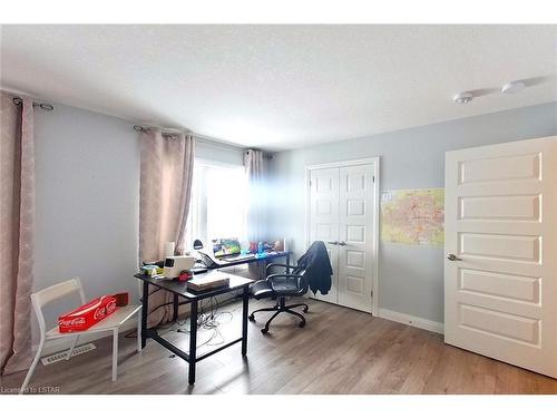 42-1820 Canvas Way, London, ON - Indoor Photo Showing Office