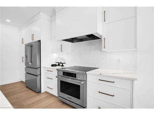 3 Basil Crescent, Ilderton, ON - Indoor Photo Showing Kitchen With Upgraded Kitchen